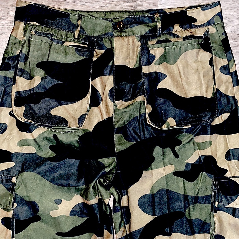 New Camo Jogger Pants with pockets - Picture 3 of 8